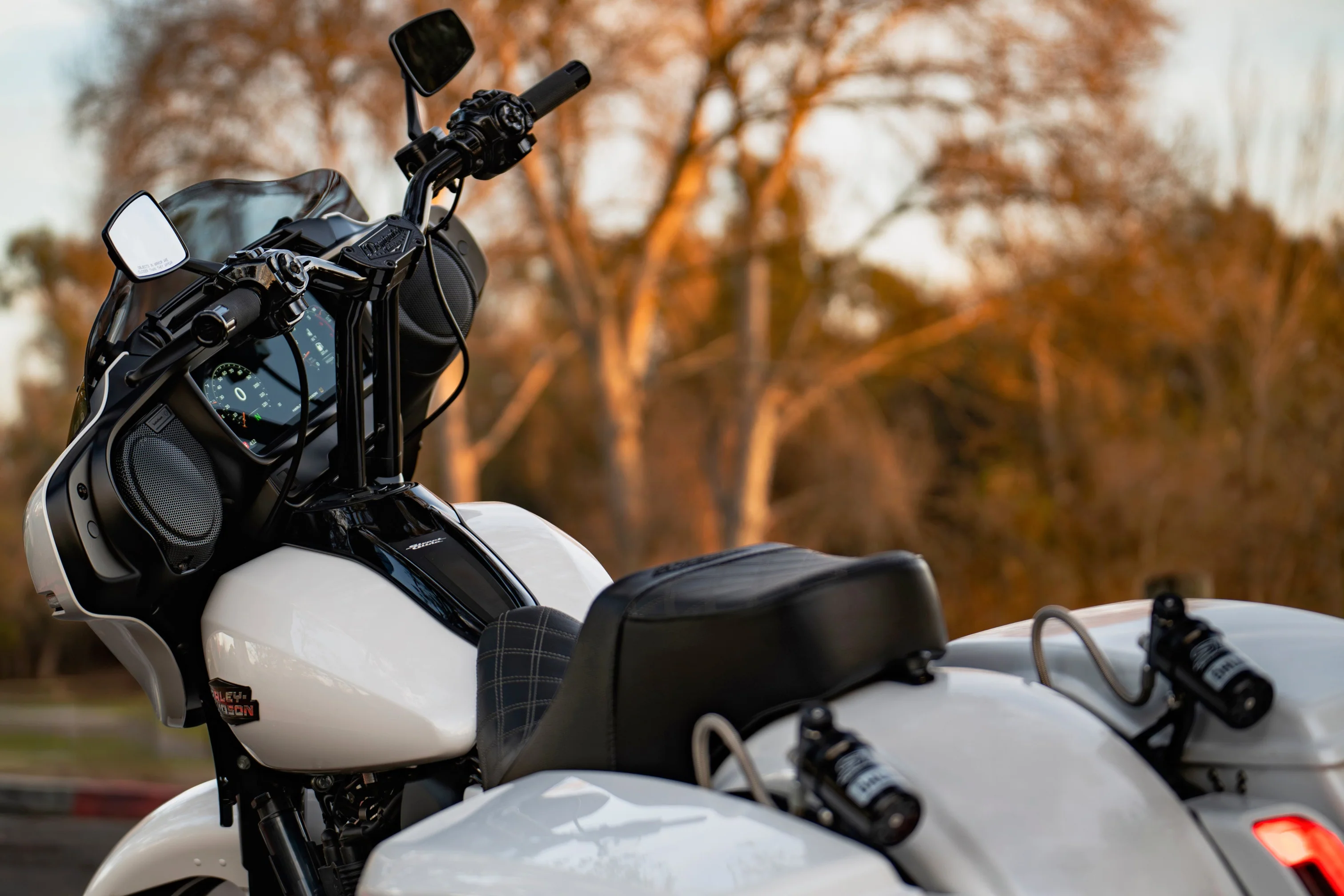 Pullback Riser & 1 1/4" Low Bend Moto Bar Combination for 2023 CVO &  2024-2026  Street Glide Models (Gloss Black) - Image 9