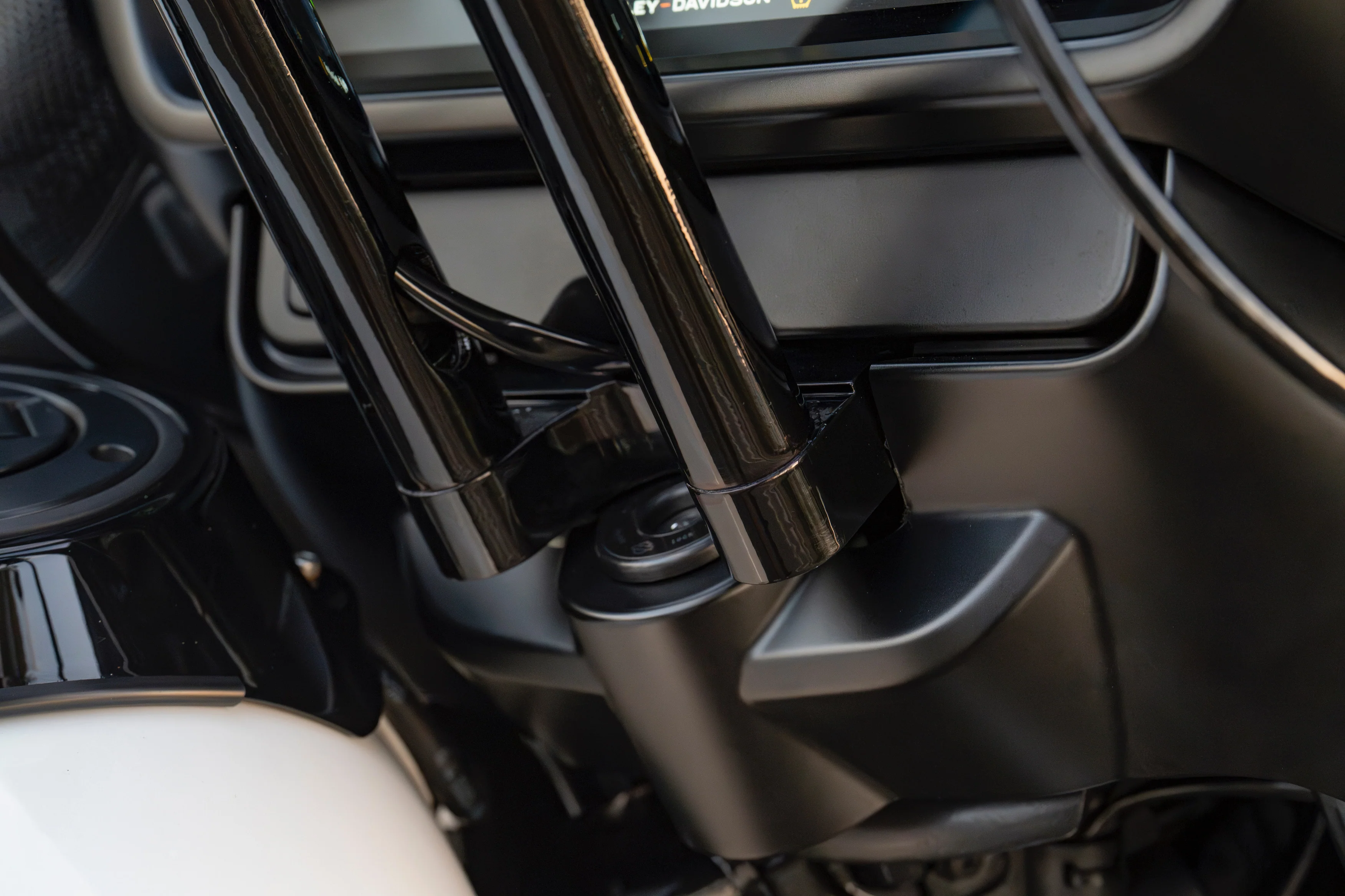 Pullback Riser & 1 1/4" Low Bend Moto Bar Combination for 2023 CVO &  2024-2026  Street Glide Models (Gloss Black) - Image 10