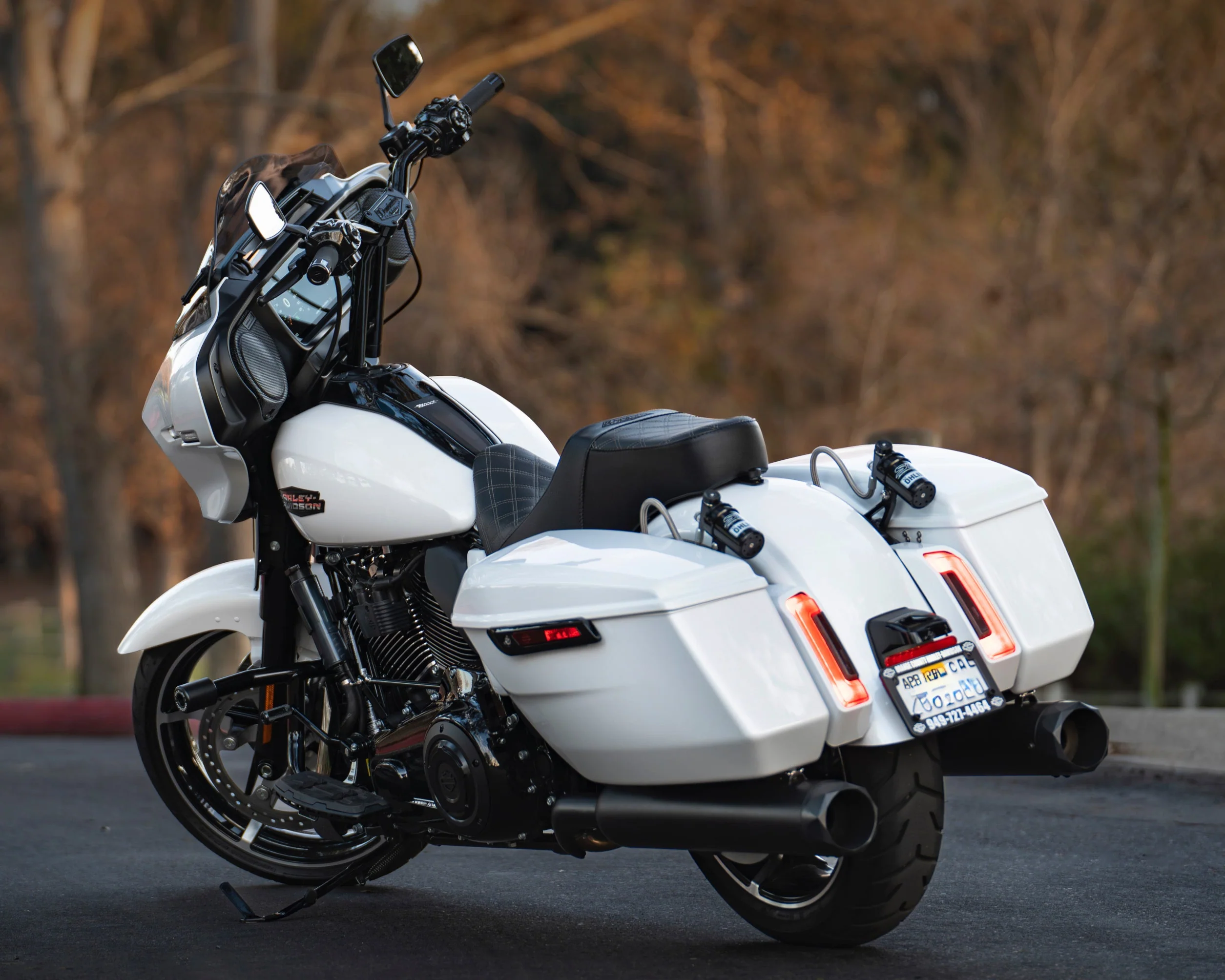 Pullback Riser & 1 1/4" Low Bend Moto Bar Combination for 2023 CVO &  2024-2026  Street Glide Models (Gloss Black) - Image 6