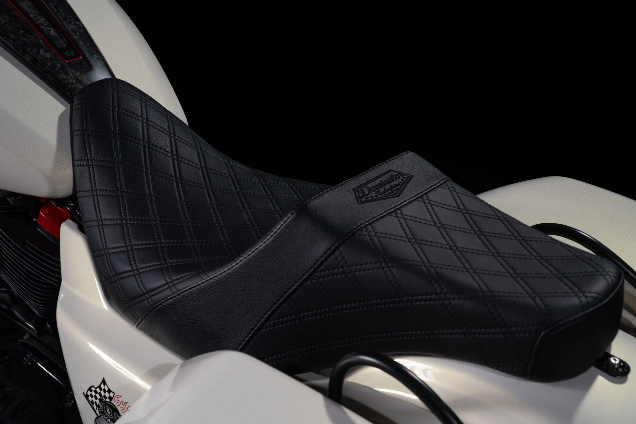 Standard Reach Double Diamond Seat & Sissy Bar Combo for 2024-2026 Street Glide - Image 4
